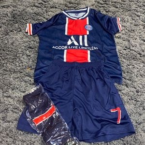 Kylian mbappe full set. Jersey/shorts/socks